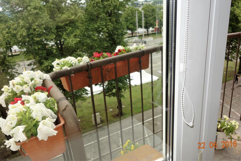 Riga Old Town River View With Balcony Exterior photo