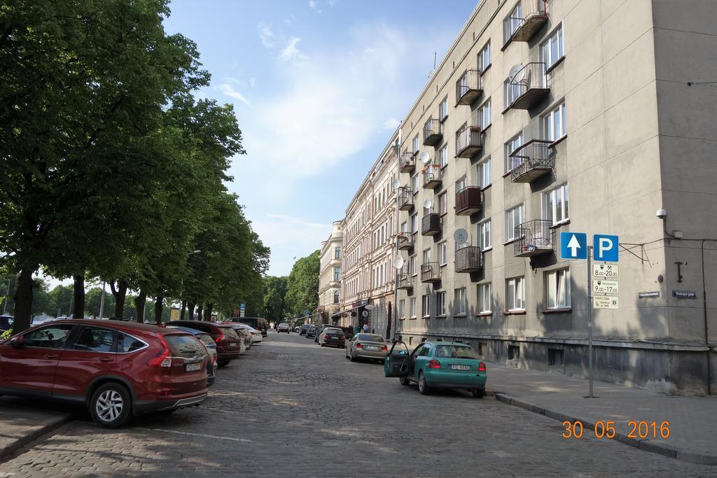 Riga Old Town River View With Balcony Exterior photo